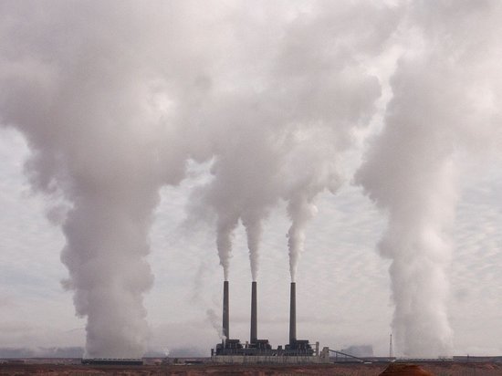 Российским компаниям предрекли убытки из-за углеродного налога