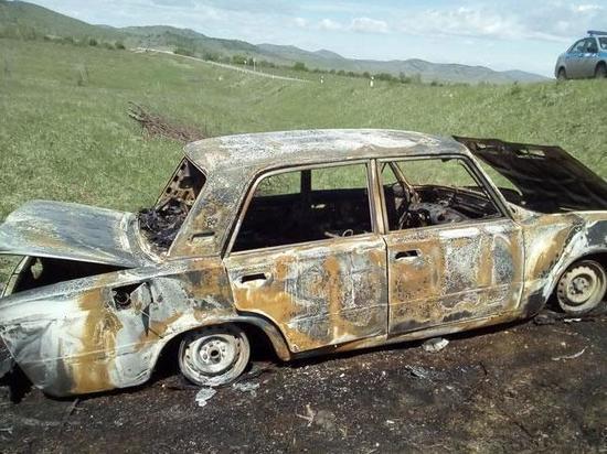 В Хакасии угонщики сожгли чужую машину, чтобы скрыть следы преступления