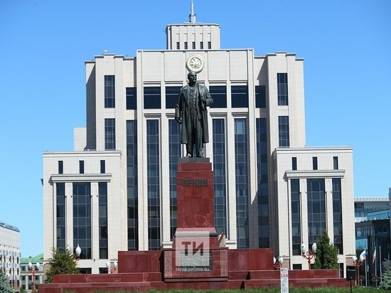 Торжественно открыли после реставрации памятник Ленину в Казани