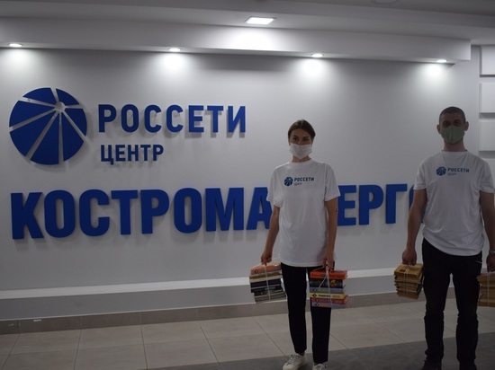 Более ста книг подарили костромские энергетики областной библиотек