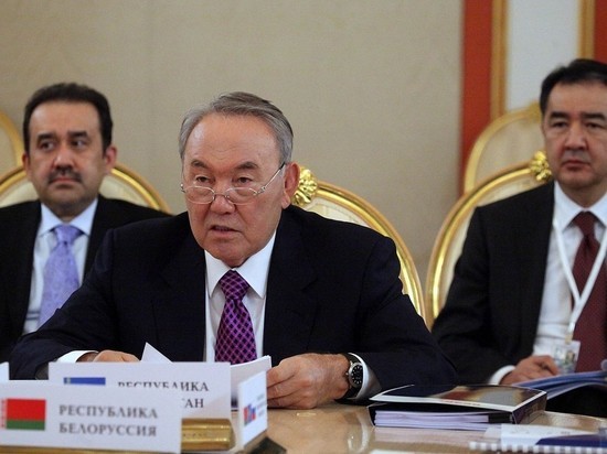 Нурсултан Назарбаев отказался от прижизненного памятника
