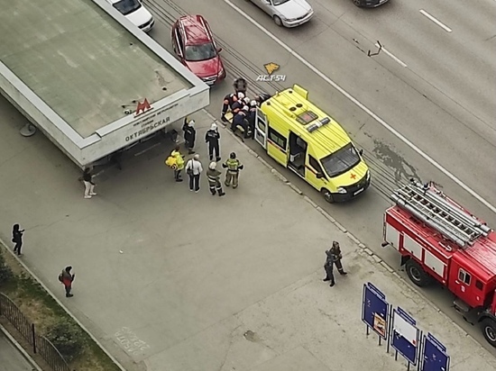 В Новосибирске остановили поезда метро из-за прыгнувшего на пути мужчины