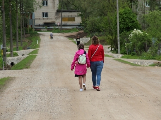 Грунтовку к больничному городку в Острове отремонтировали за 3,7 миллиона