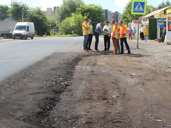 В Хохряках проверяют качество отремонтированного дороги