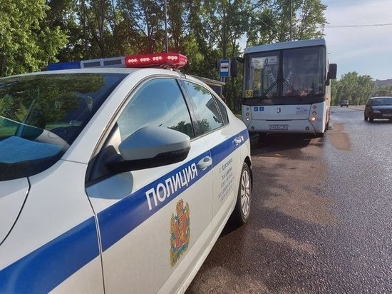 В Красноярске в автобусе перевернулась коляска с маленьким ребёнком