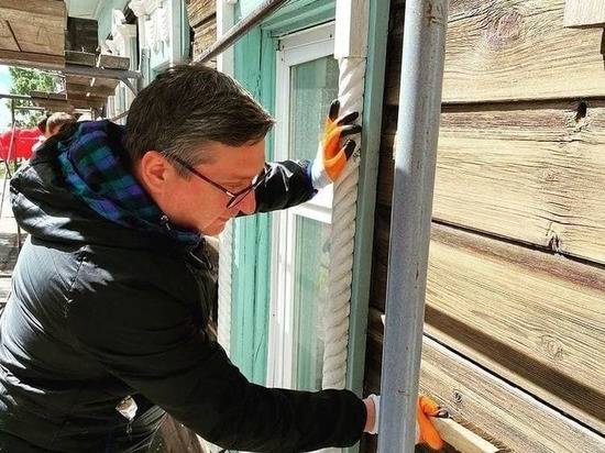  Замгубернатора Томской области принял участие в восстановлении деревянного зодчества
