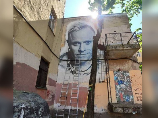 Жалобщик в Петербурге добился уничтожения граффити с Китом Флинтом