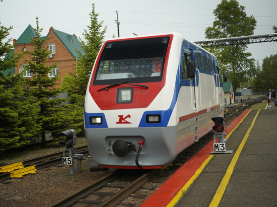 Поезд «Орленок» Детской железной дороги в Хабаровске отправился в первый рейс