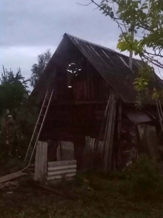 В Рославле в субботу горела баня