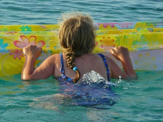 В Удмуртии могут запретить купаться с надувными матрасами