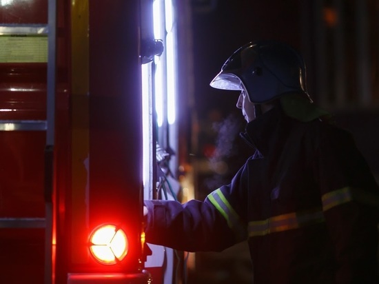 В Волгоградской области при пожаре в деревянном доме пострадал человек