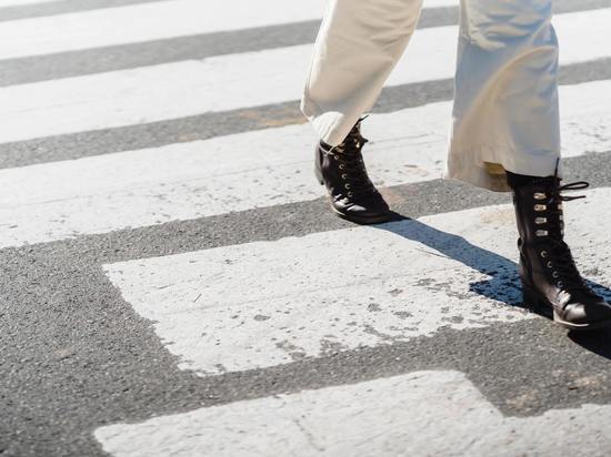 Псковским пешеходам напомнили о правилах безопасности