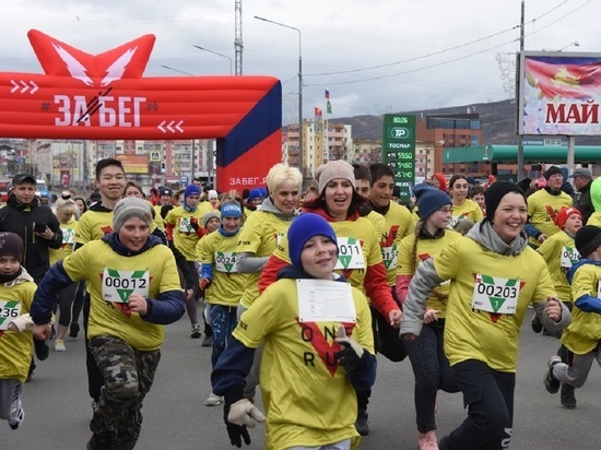 785 человек пробежали по улицам Магадана