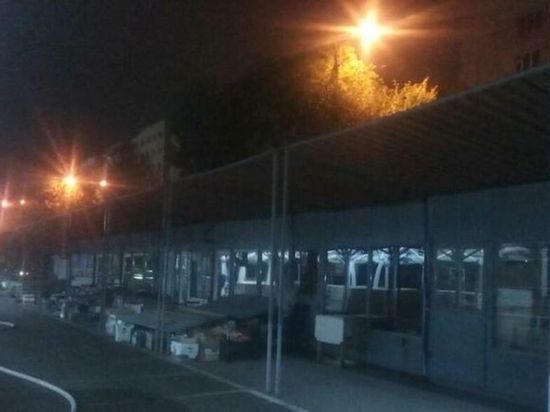 Ночью в Казани сгорели торговые павильоны