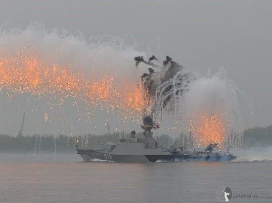 В Волгограде корабли Каспийской флотилии выстроились в парад