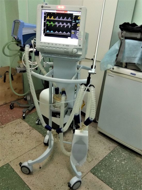 В Костроме благотворители передали окружной больнице пять аппаратов ИВЛ