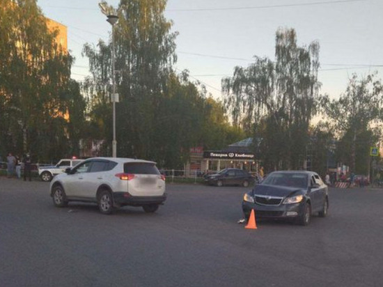 Маленькие дети пострадали при столкновении автомобилей в Ижевске