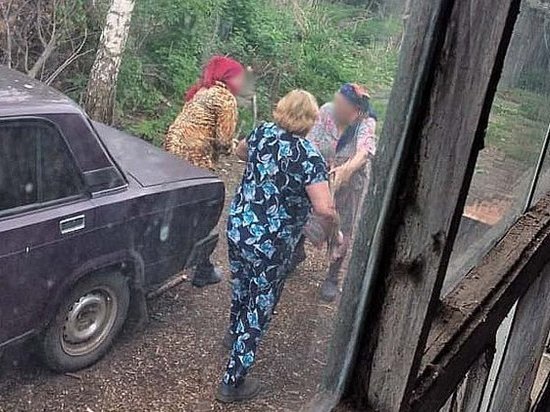 В Рязанской области 73-летняя пенсионерка едва не убила соседку мотыгой