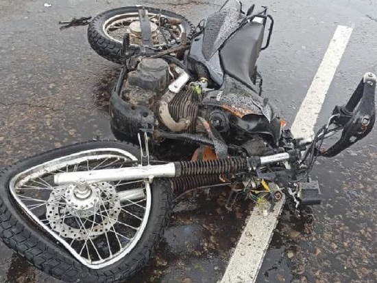 Мотоциклист врезался в люксовый кроссовер Lexus на трассе в Забайкалье