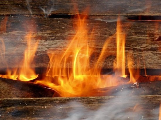 В Хакасии выясняют причину гибели женщины на пожаре