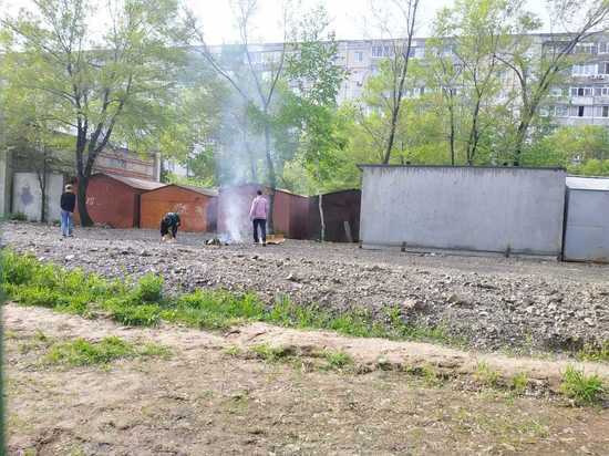 В Хабаровске подростки задымили детский сад