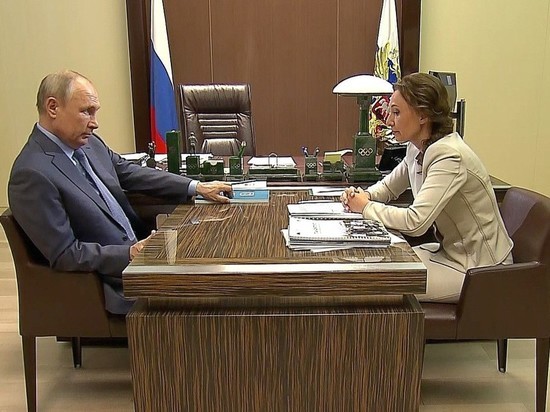 В Кремле объяснили спартанскую обстановку сочинского кабинета Путина