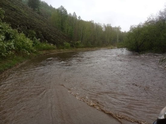 Два участка дороги в Сретенском районе затопило в Забайкалье