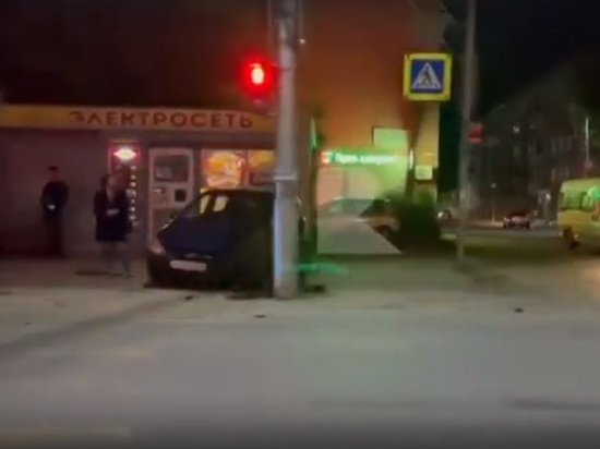На Касимовском шоссе в Рязани автомобиль вылетел на тротуар