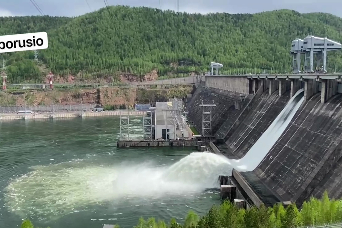 Водосброс через шлюзы плотины начался на Красноярской ГЭС - МК Красноярск