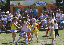 Во вторник, 1 июня, в честь Международного Дня защиты детей в парке «Лесная сказка» был организован праздник для юных жителей Барнаула.