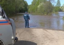 Сразу в нескольких районах Томской области не прекращается весенний паводок, продолжая затапливать всё новые территории