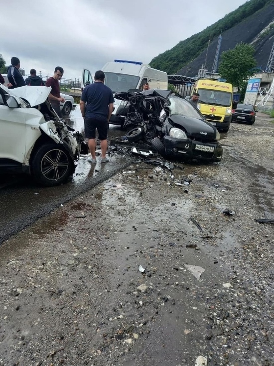 В результате ДТП в Туапсинском районе погиб водитель иномарки