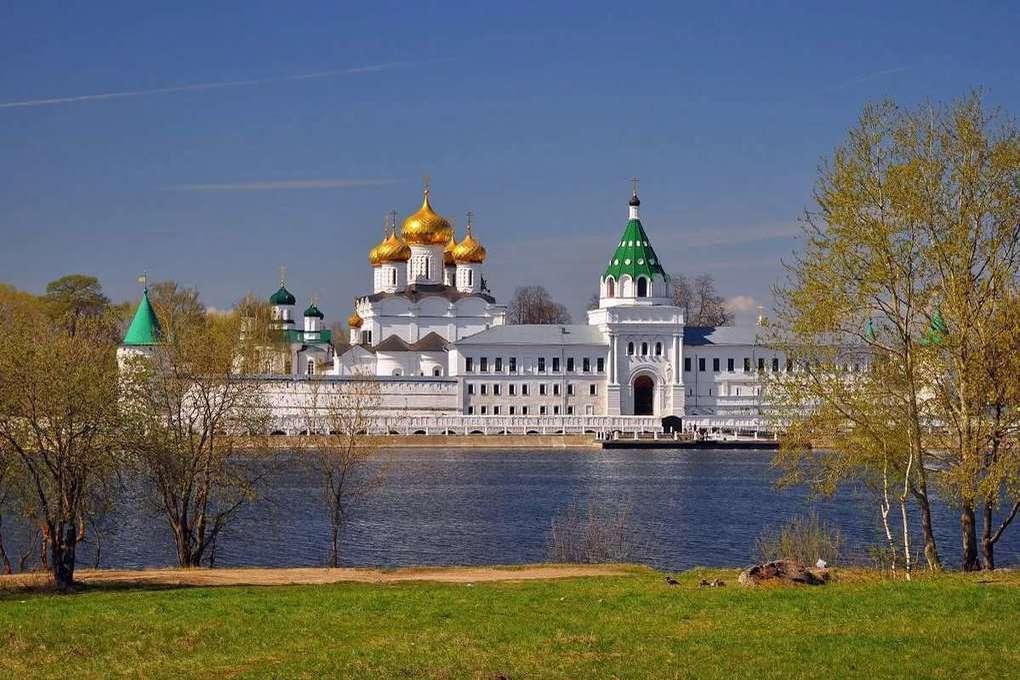 Костромские волонтеры проведут субботник в Ипатьевском монастыре