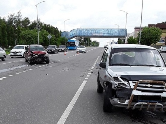 Под Белгородом столкнулись две иномарки: пострадала женщина