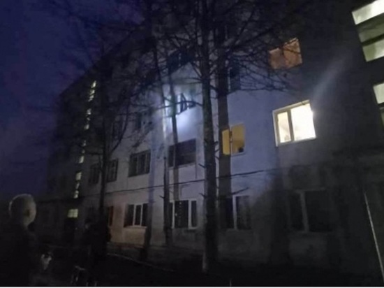 Житель Магадана угрожал ночью выпрыгнуть из окна