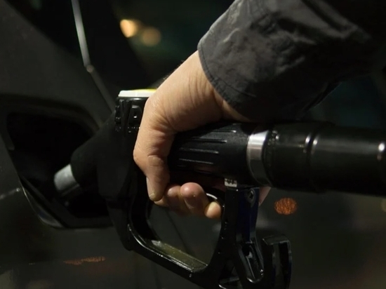 Бензин в Красноярске опять подорожал почти на 1-2 рубля за литр