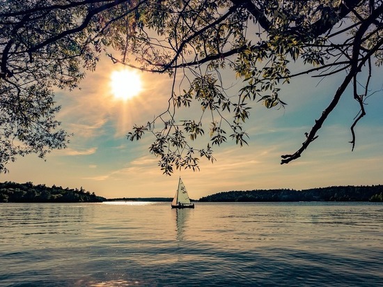 Япония заявила протест Китаю из-за военных кораблей возле архипелага