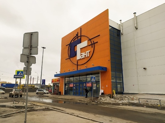 В Новосибирске торговый холдинг "Сибирский гигант" требуют признать банкротом