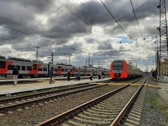 В праздничные дни июня изменится порядок курсирования "Ласточек" в Свердловской области