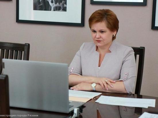 Сорокина поручила решить проблему с парковкой во дворе на Первомайском проспекте