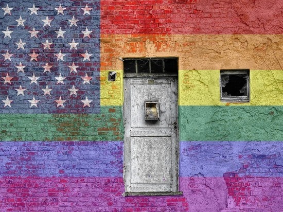 CNN: Пентагон не разрешил вывешивать флаг ЛГБТ над военными базами