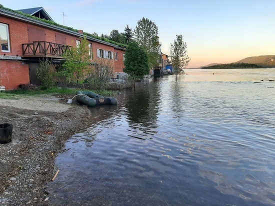 Сброс воды на Красноярской ГЭС увеличился в связи в непрекращающимся подъёмом уровня Енисея