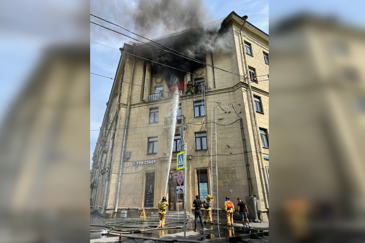 Двое детей пострадали после пожара в коммуналке на проспекте Стачек - МК  Санкт-Петербург