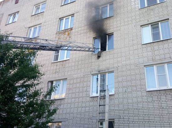 Во Владимире спасатели эвакуировали 40 человек при пожаре в общежитии