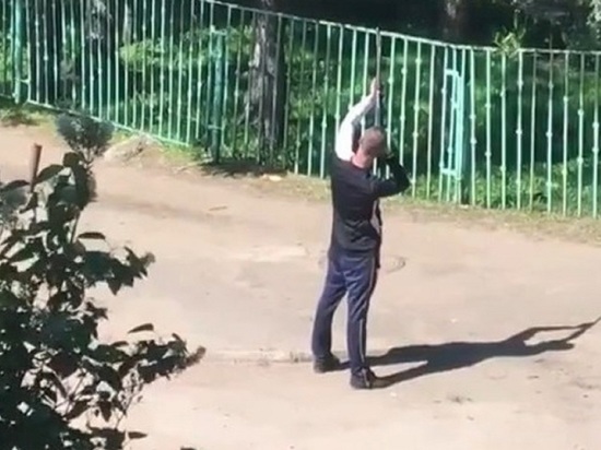 «Время пострелять»: в Ярославле мужчина устроил стрельбу из ружья прямо на городской улице