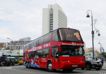 Первый рейс туристического маршрута на двухэтажном автобусе отправился накануне с центральной площади приморской столицы