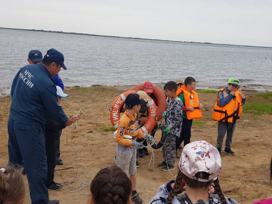 Спасатели приняли участие в экологической акции в Нанайском районе
