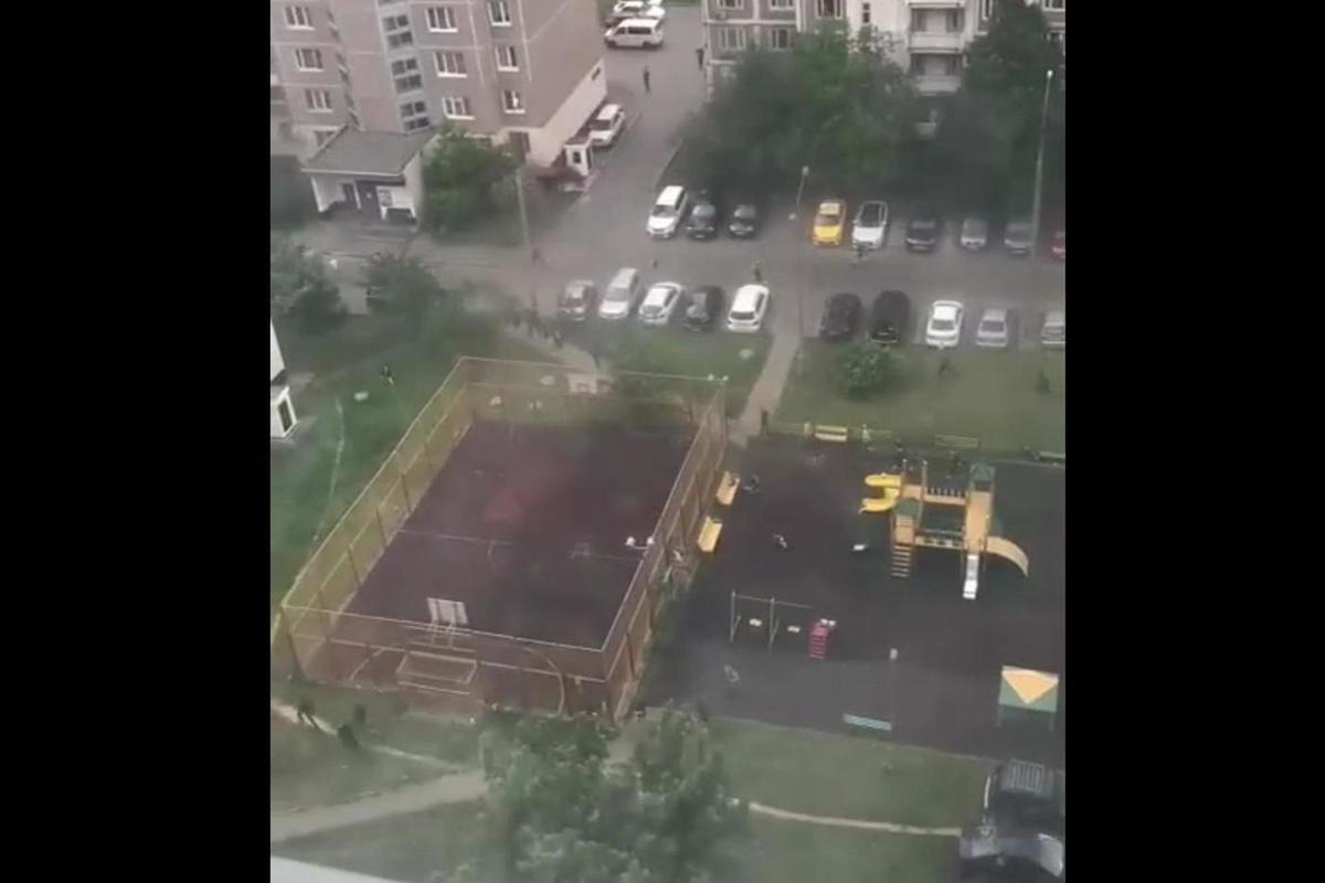 Нацисты и антифашисты устроили кровавое вооруженное побоище в Москве