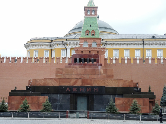 У Мавзолея задержали призывавшего Ленина проснуться мужчину