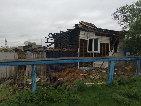 Избежали смерти: юноша в Бурятии спас троих девочек из горящего дома